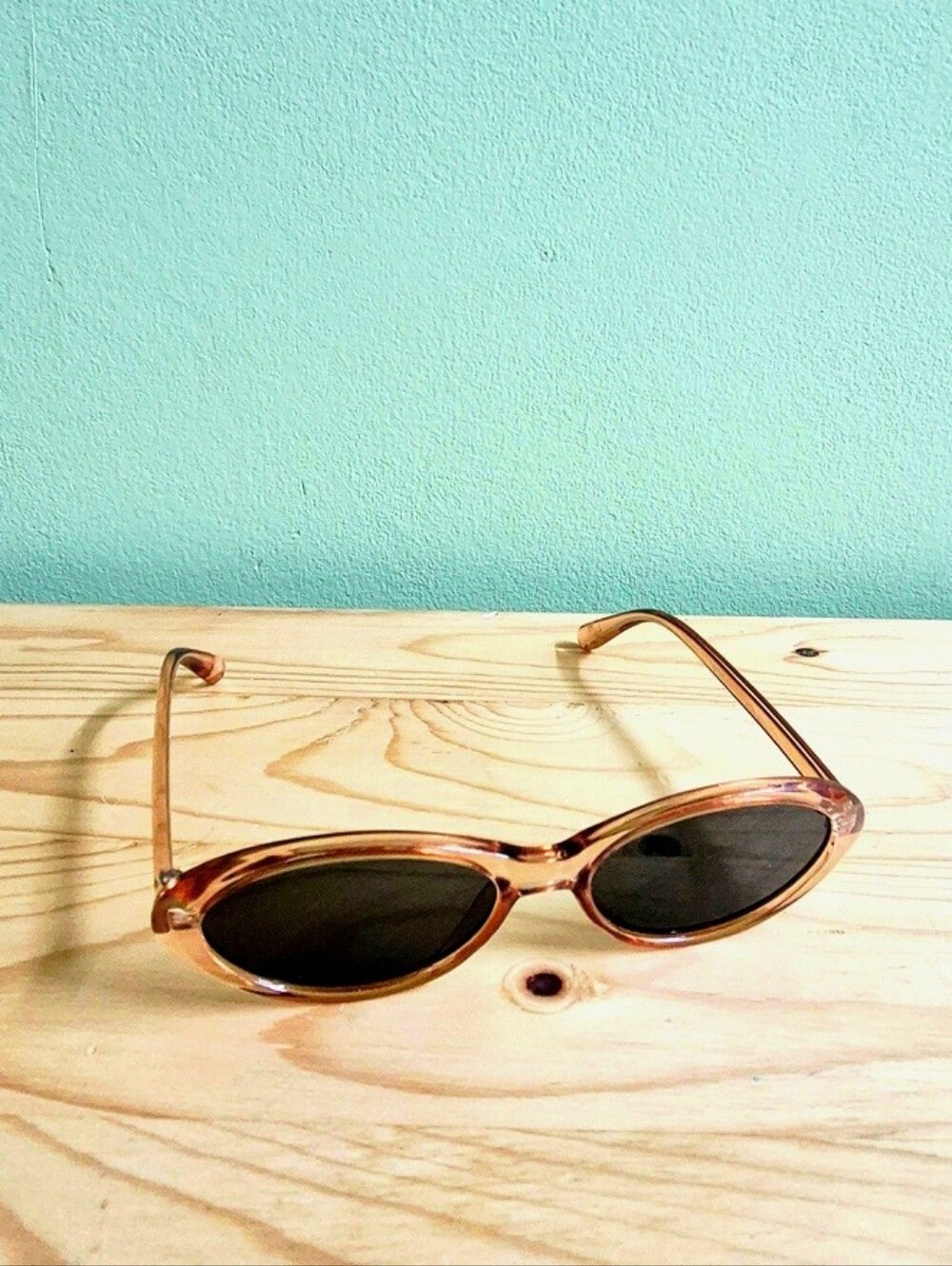 Aerie Skinny Oval Sunglasses – Translucent Peach / Amber - Picture 2 of 5